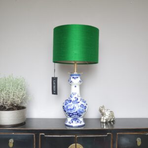 Tafellamp Delftsblauw met Zijden Lampenkap Groen Emerald Wilde zijde | Lauren S